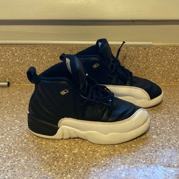 Jordan youth kids black white red retro 12 shoes - Picture 2 of 5